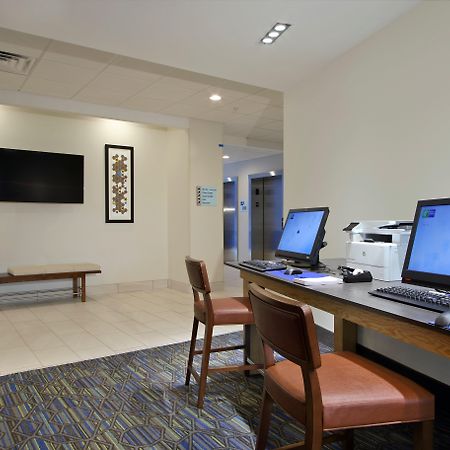 Holiday Inn Express & Suites Columbus North By Ihg Exterior foto