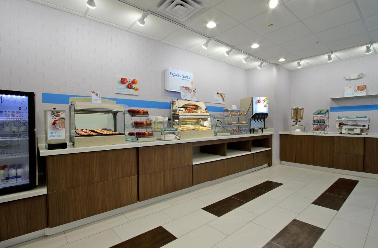 Holiday Inn Express & Suites Columbus North By Ihg Exterior foto