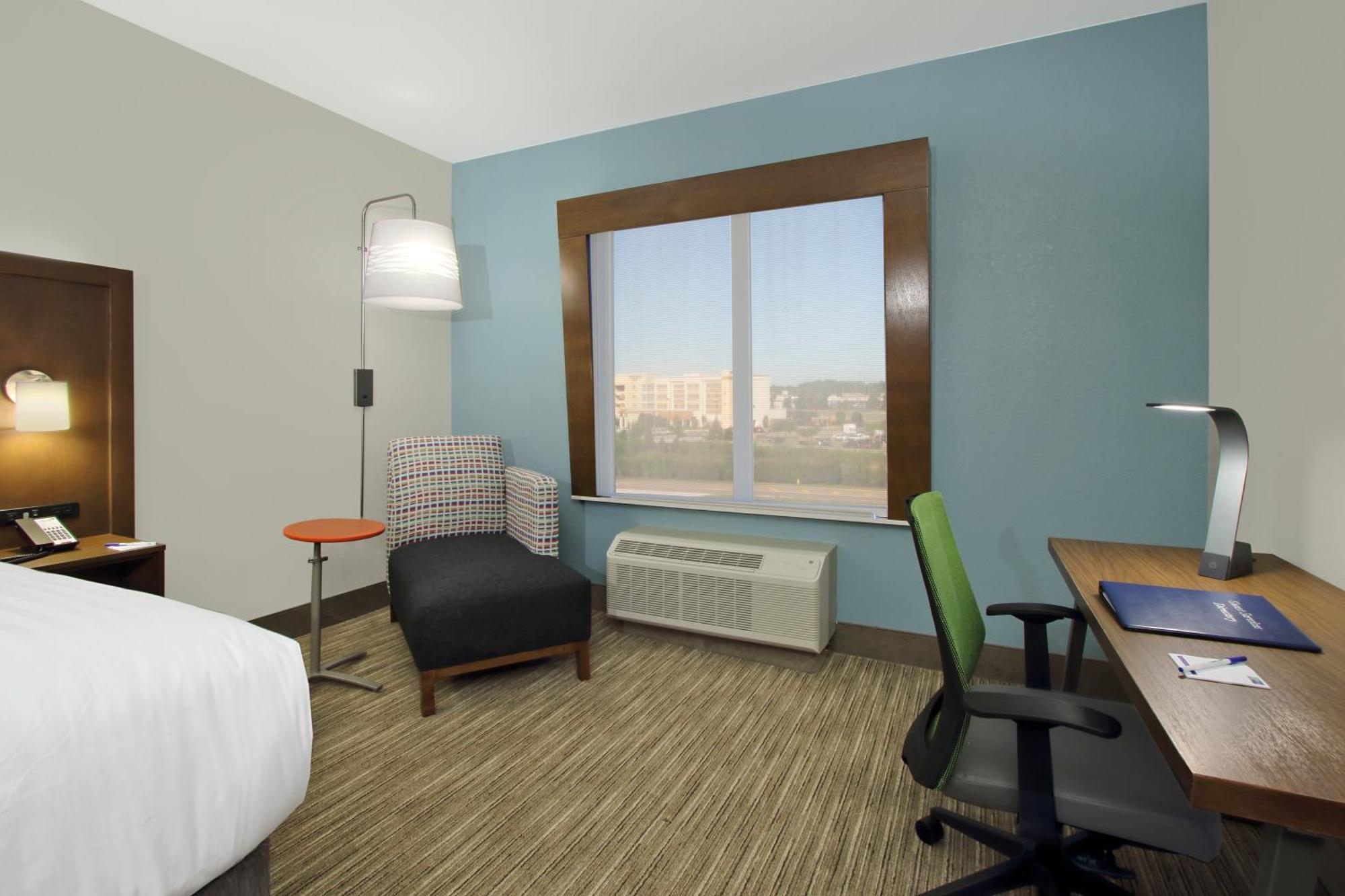 Holiday Inn Express & Suites Columbus North By Ihg Exterior foto