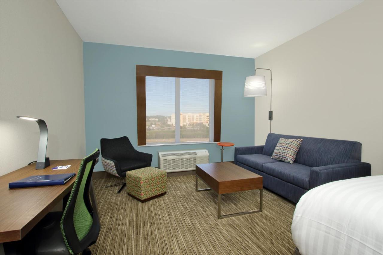 Holiday Inn Express & Suites Columbus North By Ihg Exterior foto