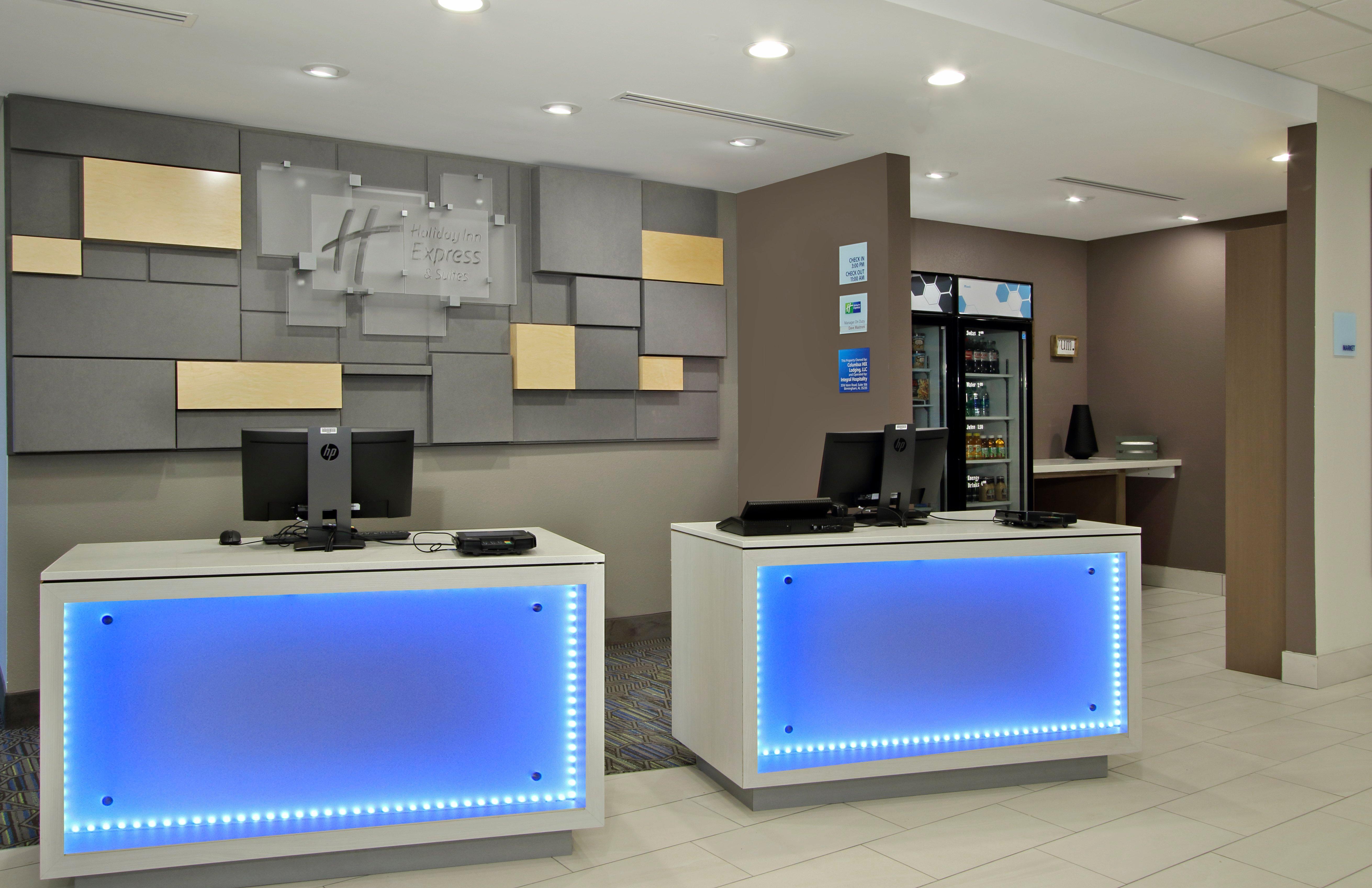 Holiday Inn Express & Suites Columbus North By Ihg Exterior foto