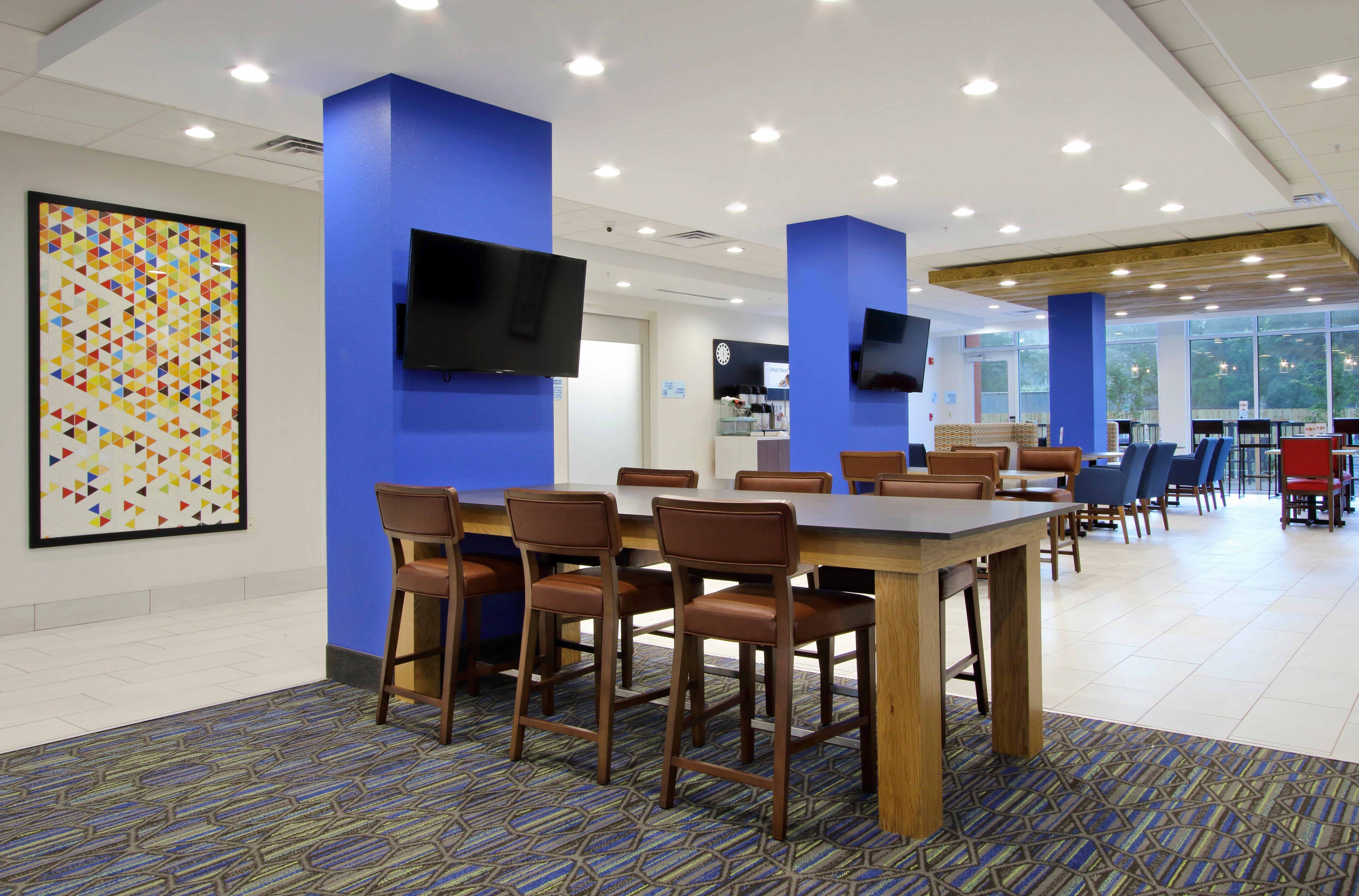 Holiday Inn Express & Suites Columbus North By Ihg Exterior foto