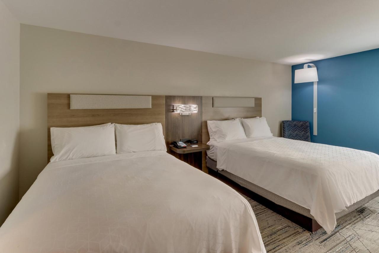 Holiday Inn Express & Suites Columbus North By Ihg Exterior foto