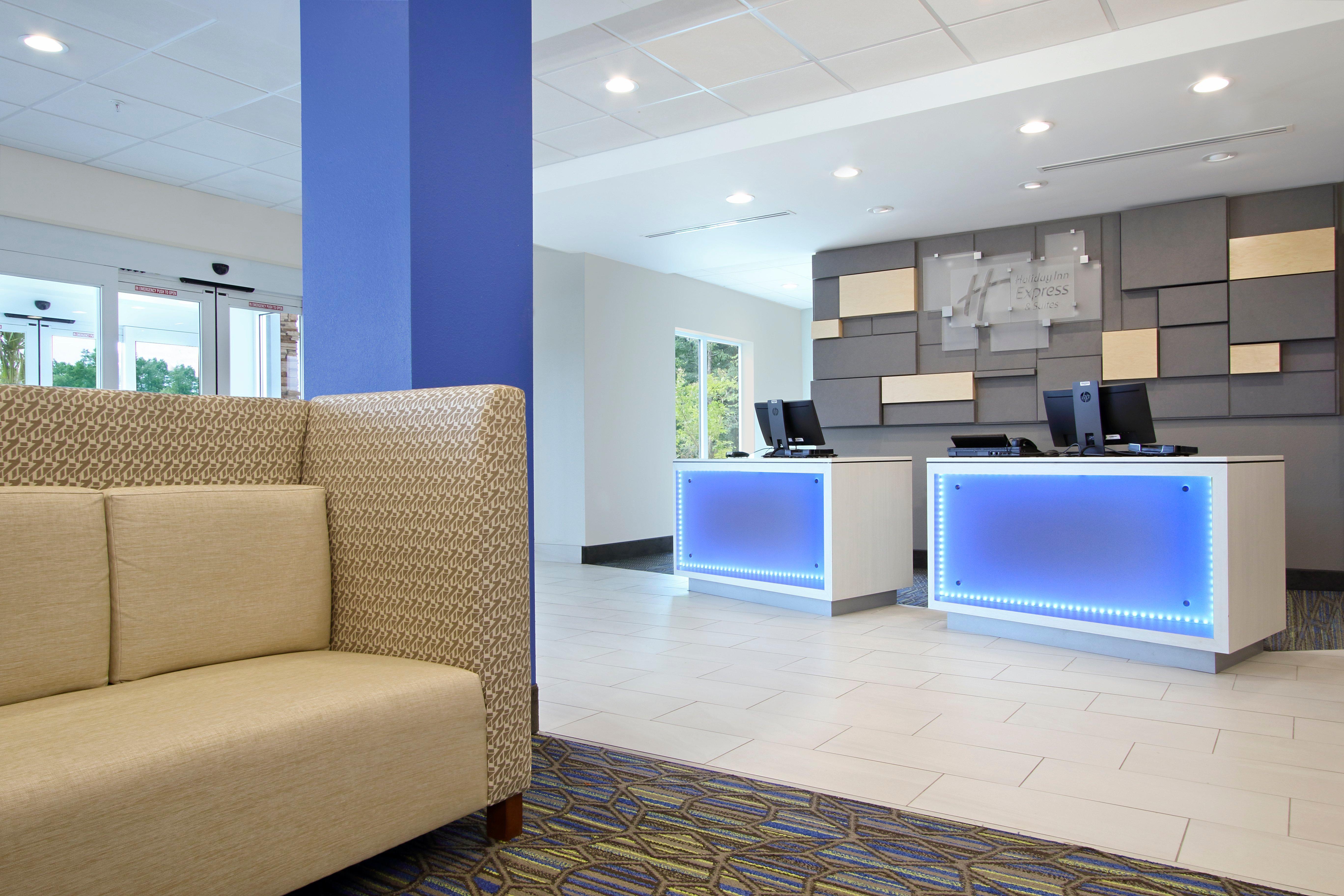 Holiday Inn Express & Suites Columbus North By Ihg Exterior foto