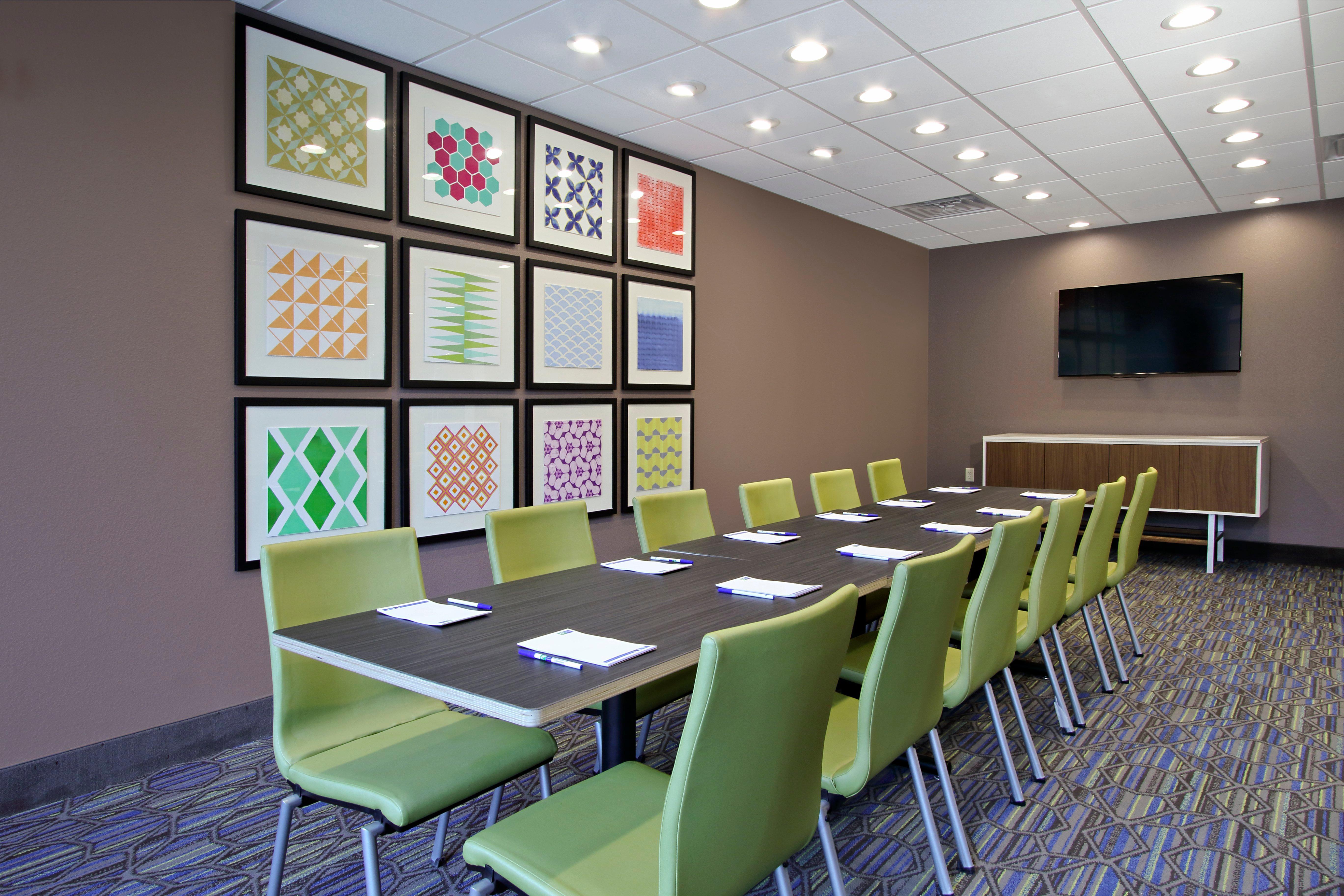 Holiday Inn Express & Suites Columbus North By Ihg Exterior foto